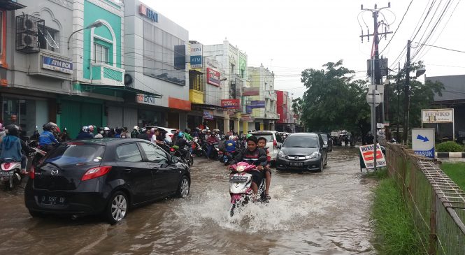 Hujan Intensitas Sedang, Bekasi Darurat Banjir