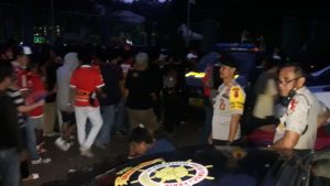 Jajaran Polres Metro Bekasi Kota Bubarkan Supporter Dengan Ramah