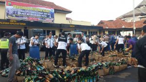 Polres Metro Bekasi Kota Musnahkan Ribuan Miras