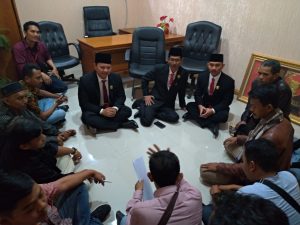 Baru Satu Jam Dilantik, Dewan PDI Perjuangan Terima Pendemo
