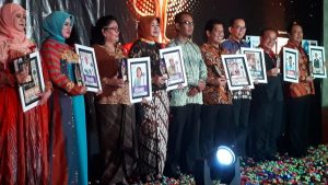 Ekowati Diganjar Penghargaan Top 50 Srikandi Pembawa Perubahan Indonesia