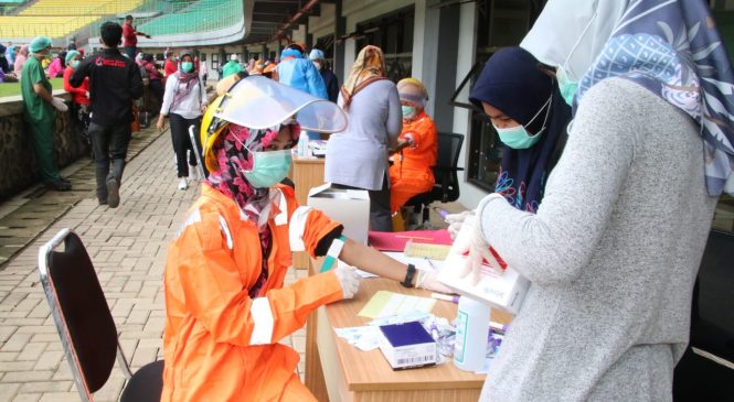 Sebanyak 365 Tenaga Medis Ikuti Simulasi dan Cek Darah Rapid Test Covid-19