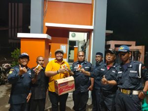 Gema MKGR Kota Bekasi Bagikan Sembako ke Warga