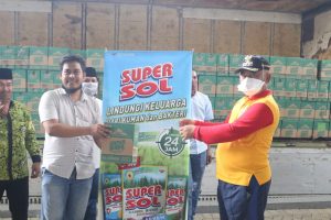 Kota Bekasi Terima 4167 Karton Pembersih Lantai dari Dewan Masjid Indonesia