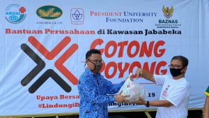Jababeka Salurkan 2500 Paket Sembako untuk Masyarakat Sekitar