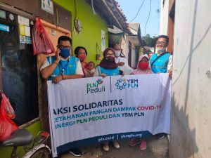 Jaga Ketahanan Pangan, PLN UP3 Bekasi dan Yayasan Baitul Mal Salurkan Paket Sembako
