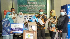 Intan Fauzi Serahkan Bantuan Alat Kesehatan Bagi Rumah Sakit