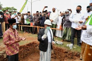 Syaikhu Letakan Batu Pertama Pembangunan Rusun Pesantren di Karawang