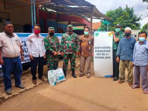 Sambut HUT ke-71 Kodam Jaya, PLN UP3 Bekasi Gandeng Kodim 0507 Bagikan 300 Paket Sembako ke Warga Bantargebang