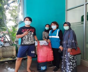 Peduli Korban Banjir, PLN UP3 Cikarang Buka Dapur Umum