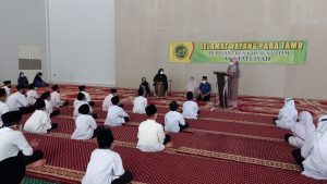 Bang Choi Apresiasi BKMT dan Santri Asy Syafiiyah Dalam Agenda Lebaran Yatim