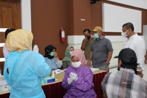 Mau Vaksin Tapi Tak Ber-KTP Bekasi? Ini Kata Wali Kota