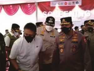 Kapolri dan Menkes Tinjau Vaksinasi di Stadion Kota Bekasi