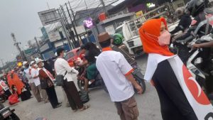 PKS Perwira Salurkan 1.458 Takjil untuk Warga