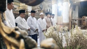 Presiden PKS Ziarah ke Makam Kyai Kholil Bangkalan Madura