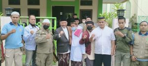 Presiden PKS Beri bantuan Al-qur’an di Kota Bekasi