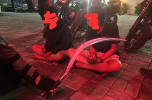 Sempat Ngumpet di Kuburan, Dua Pemuda Bawa Celurit Dibekuk Polisi