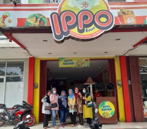 Ippo Resto Gratiskan Guru Makan Siang Sebulan Penuh