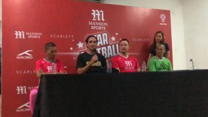 Penonton Antusias, Legenda Sepak Bola John Terry dan Alessandro Nesta Tanding di Bekasi