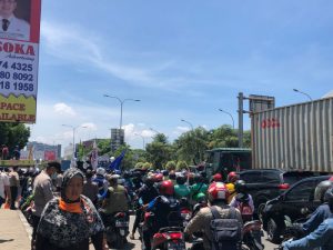 Depan Disnaker Lalin Macet Panjang