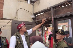 Dua Warga Pondok Melati Terima Manfaat Rutilahu