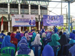 Sekalian Reses, Evi Ajak Warga di 4 RW Senam Sehat