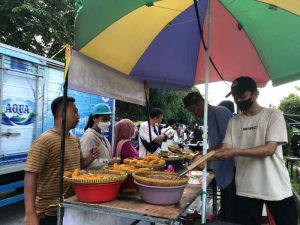 Puasa Pertama, Warga Berburu Takjil