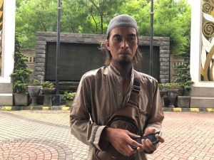 Sebagian Jemaah Umroh Terlantar, Bersikeras Berangkat
