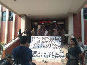 Demo Warnai Sidang Paripurna HUT Kota Bekasi ke 26