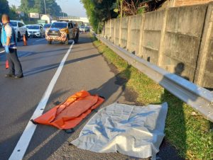 Ibu dan Balita Jatuh Dari JPO Tol Jor, Anak Selamat