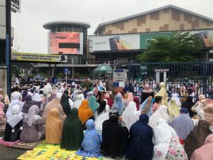 Sekitar 1.000 Jemaah Muhammadiyah Shalat Ied di Halaman Mall BCP