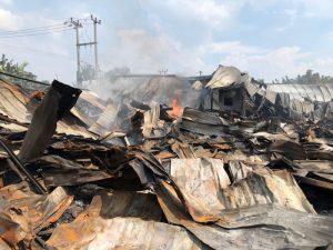 Cerita Warga Soal Pemilik Pabrik Plastik Yang Terbakar