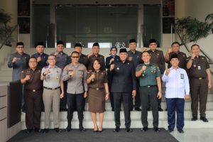 Plt Wali Kota dan Forkopimda Beri Kejutan Hari Bhakti Adhyaksa (HBA) ke-63