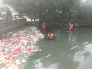 Kecamatan Bekasi Timur Realisasikan Program Kali Bersih dari Sampah