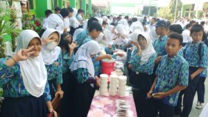 Bentuk Jiwa Wirausaha, SMPN 18 Bekasi Helat Market Day