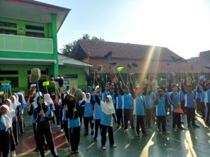 Peringati WCD, Siswa SMPN 18 Bekasi Kumpulkan Ratusan Sampah