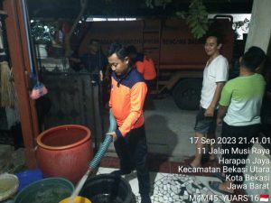 Pasokan Air Terganggu, BPBD Salurkan Air Bersih