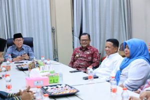 PJ. Wali Kota Raden Gani Muhammad Silaturahmi Ke DPRD