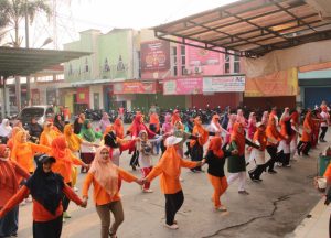 Muhammad Kamil Syaikhu Senam Bersama Warga Bekasi Utara