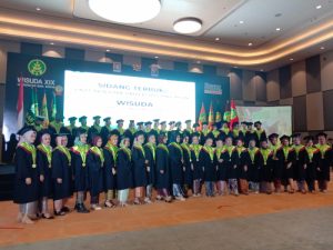 189 Mahasiswa Universitas Bina Insani (BiU) Diwisuda