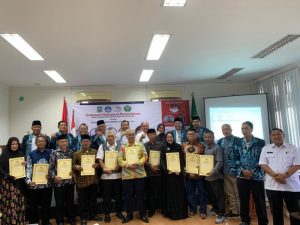 Dewan Pendidikan Serahkan SK FKKS Jadi Kado Hari Guru