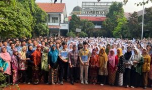 Bikin Haru, Siswa SMAN 5 Lepas Kepergian Guru Asal Korsel