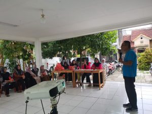 Tante Rika Ubah Lahan Pekarangan Rumah Jadi Produktif