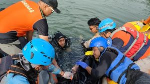 Awal Tahun 2024 Tim SAR Bekasi Evakuasi Dua Orang Tenggelam
