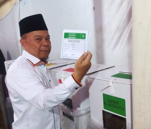 Saifuddaulah Nyoblos di TPS 64 Jatimakmur