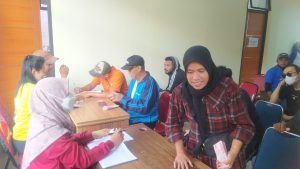 Pastikan Tak Ada Potongan, seketariat PPK Pantau Pencairan Honor KPPS se Rawalumbu
