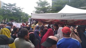Demi Dapat Beras Murah, Warga Rela Antre 4 Jam 