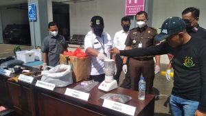 Kejari Kota Bekasi Musnahkan Barang Bukti Narkotika dan Sajam