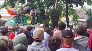 Ribuan Warga Bekasi Barat Rela Antre Hanya Untuk Beli Beras Murah