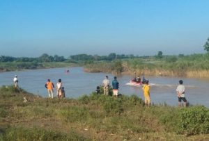 Nenek Penjual Ikan Hanyut Terseret Arus Sungai Citarum